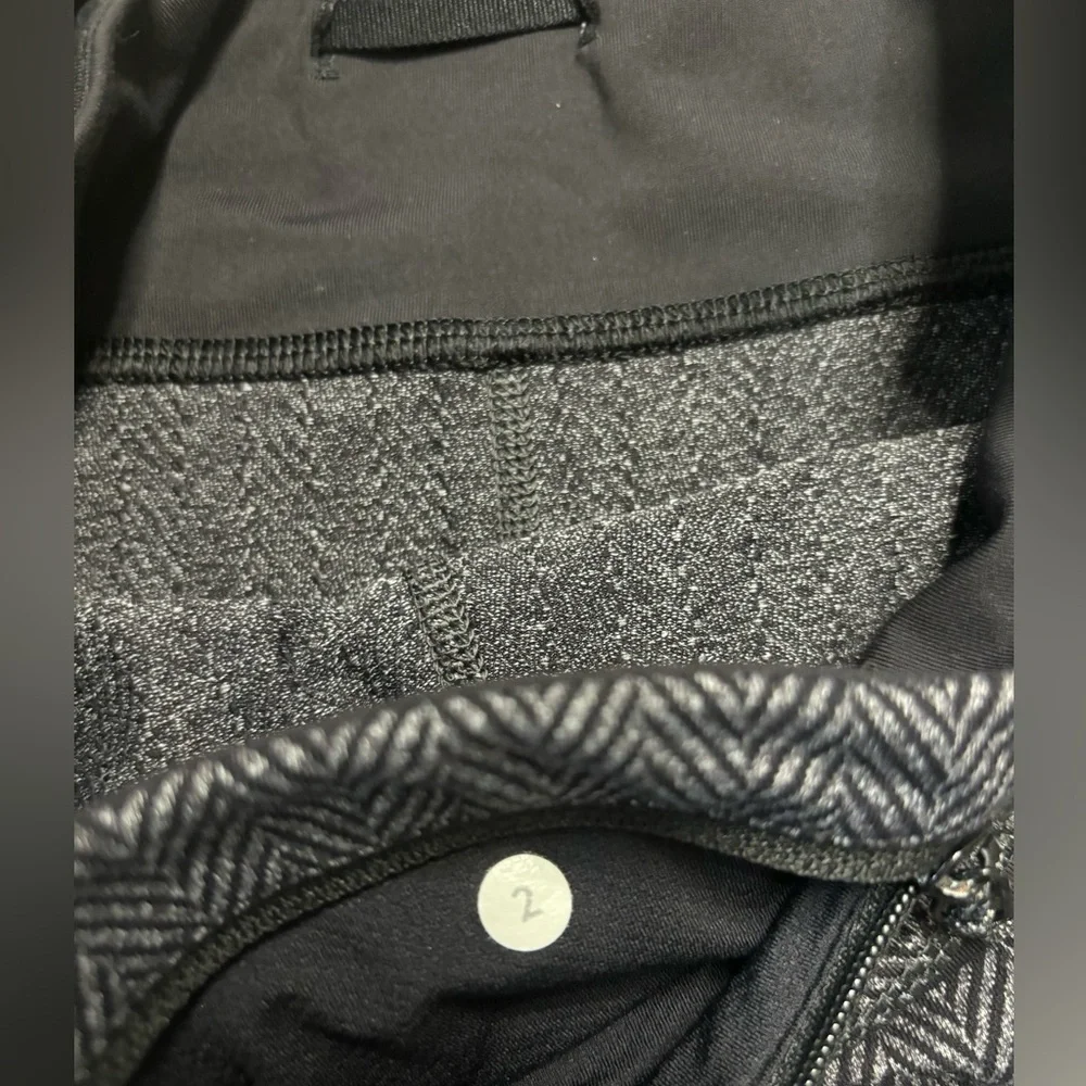 Lululemon Run: Inspire Crop II *All Luxtreme Herringbone B size 2 - Picture 4 of 4